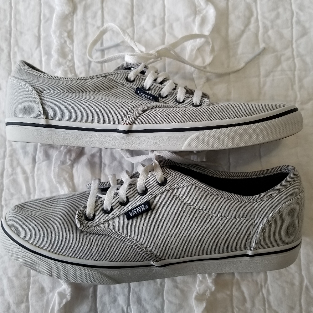 Vans Pinstripe White and Blue Sneakers 6.5 EUC